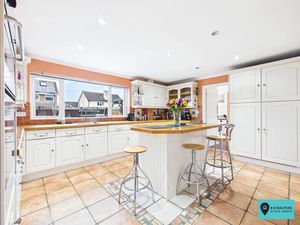Kitchen/Breakfast Room- click for photo gallery
